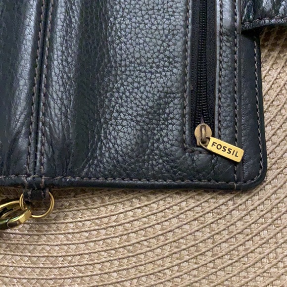 Black Leather Fossil Wallet Wristlet - Picture 5 of 6